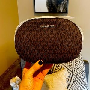 Michael Kors - Jet Set Travel Medium Logo Crossbody Bag